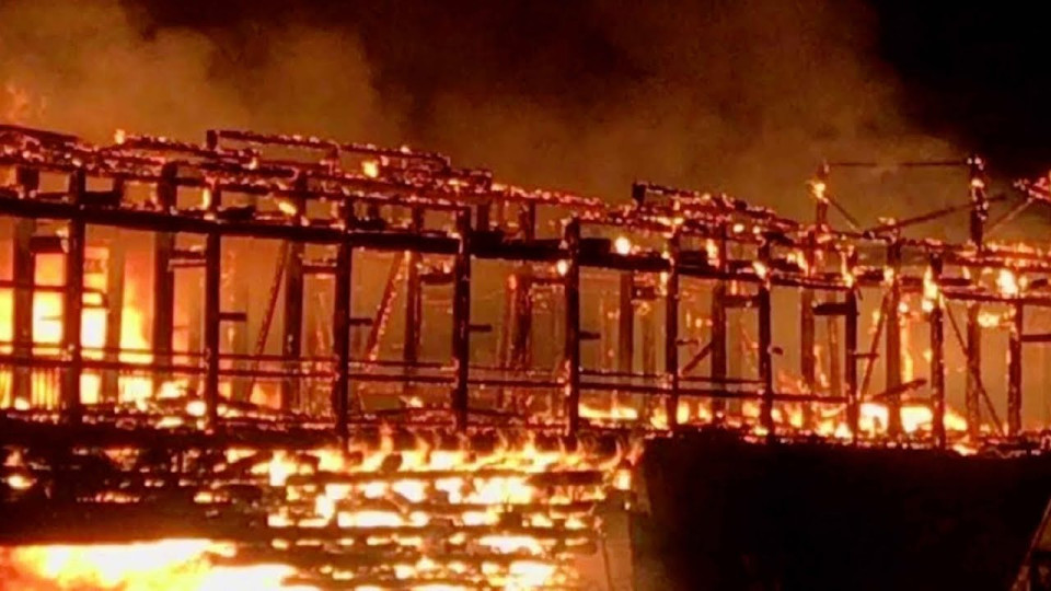 Изгоря най-дългият дървен мост. Отиде си безценно богатство | StandartNews.com