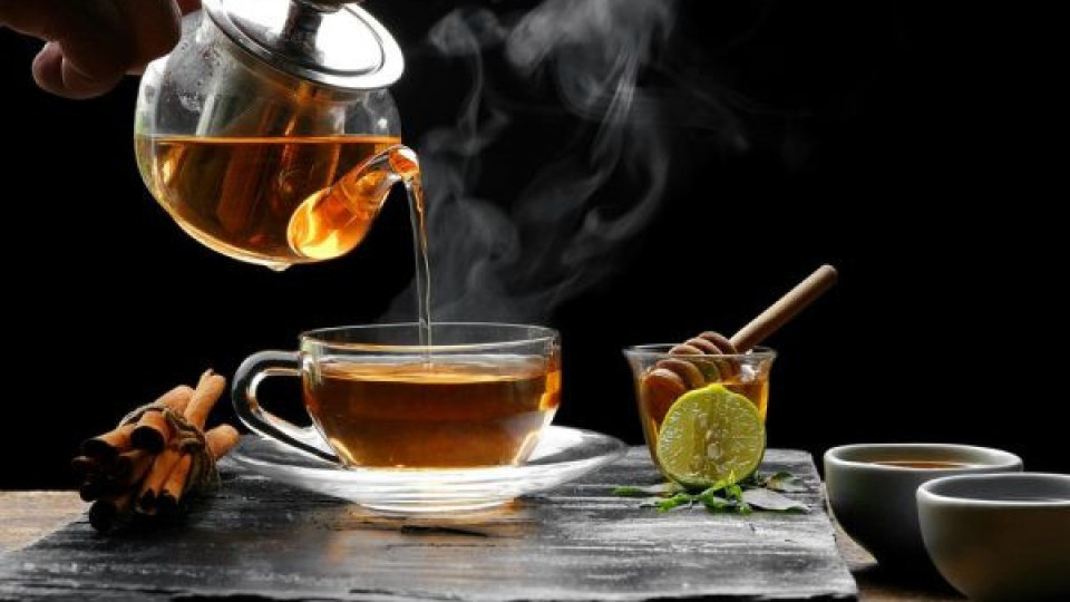 Топъл чай помага в жегата | StandartNews.com