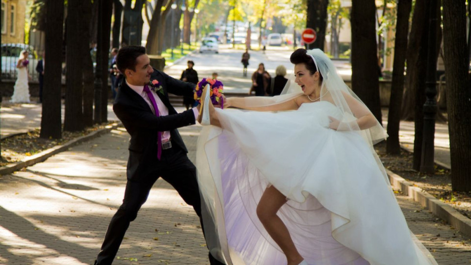 Голям цирк! Какво направиха младоженци на сватбата си | StandartNews.com