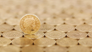 Великобритания пуска колекция монети за Елизабет II. Но не с лика й