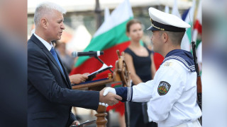 Димитър Стоянов раздаде новите пагони във флота