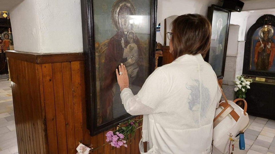 На Голяма Богородица къде отиде Нинова с раничка | StandartNews.com