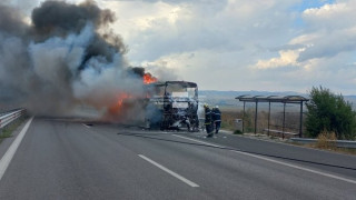 Автобус се запали в Бургас на изхода на АМ "Тракия"
