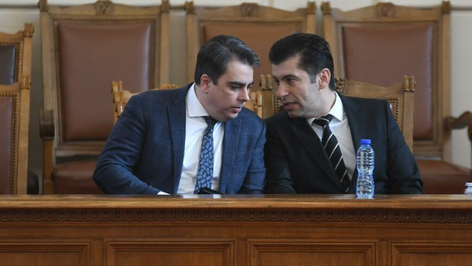 Как Петков и Василев ще паднат в нокаут. Посочи го политолог | StandartNews.com