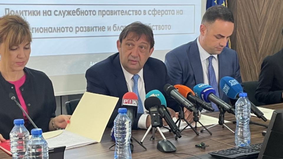 Министър Шишков с обещание за плащанията към пътните строители | StandartNews.com