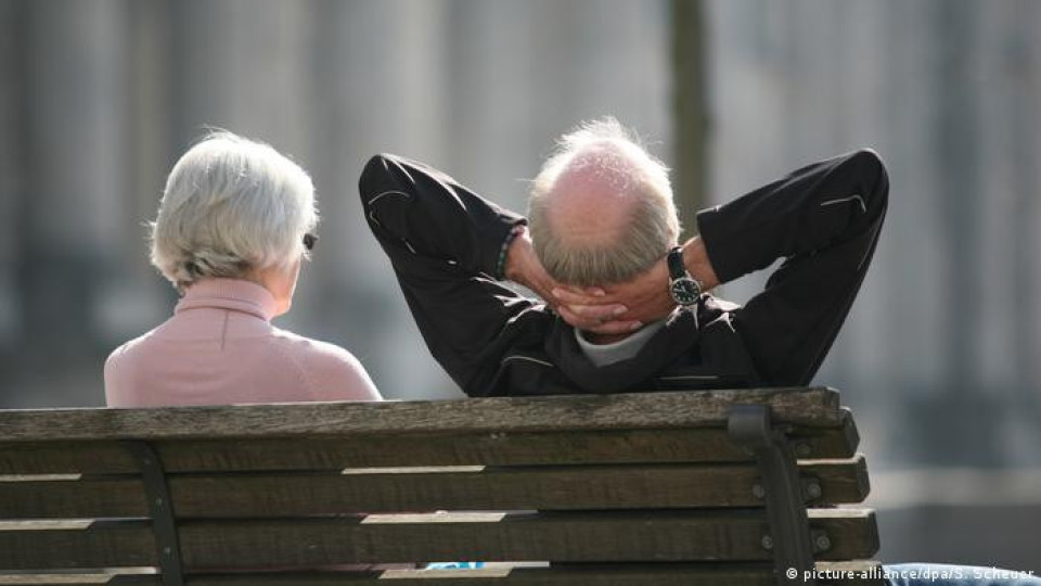 Защо старите пенсионери са по-богати от младите | StandartNews.com