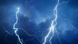 Буря застигна семейство в Бургас и стана най-страшното