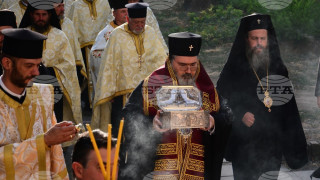 Варненци се молят за чудо. Посрещнаха голяма светиня