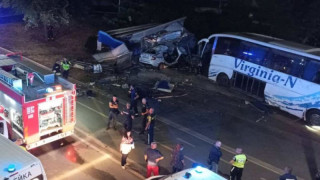 Ужас в Бургас! Рейс с мигранти прегази двама полицаи