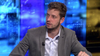 Отиде си известен политолог