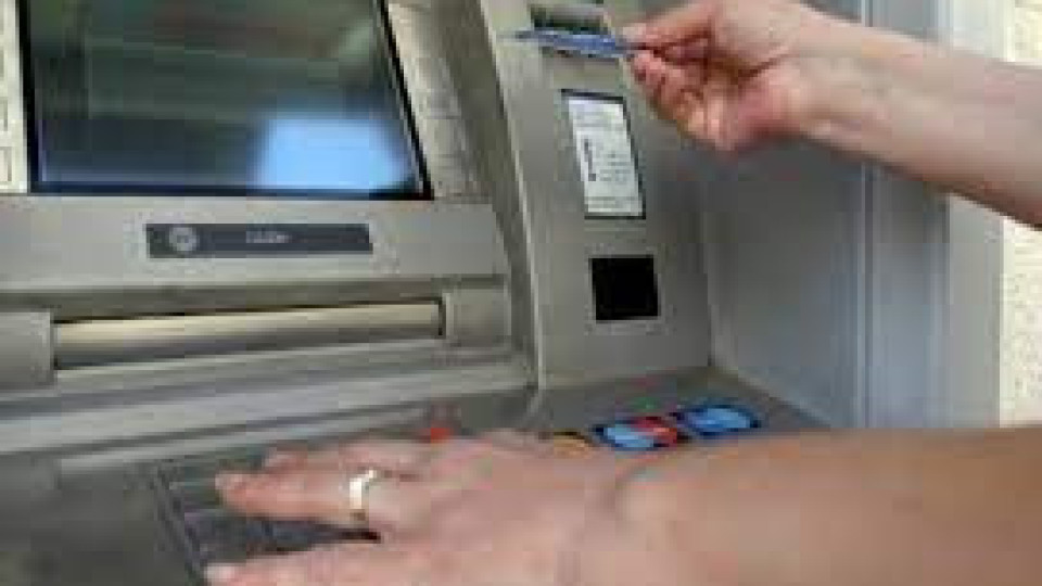Защо банкоматите започнаха да пускат стотачки, вместо по 20 лв. | StandartNews.com