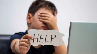Опасни предизвикателства дебнат децата в мрежата (ГРАФИКА)