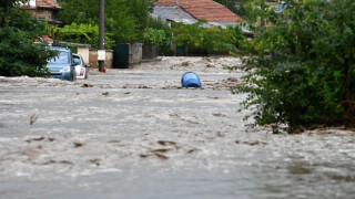 Потопът откъсна село от света. София праща помощ