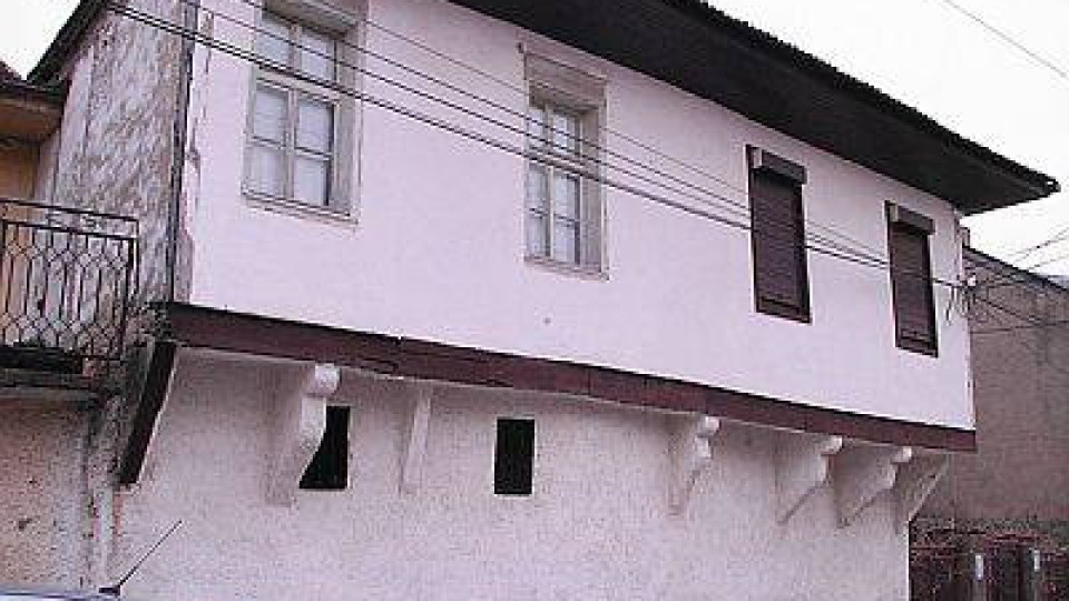 Трагично! Родната къща на Димитър Талев се руши | StandartNews.com
