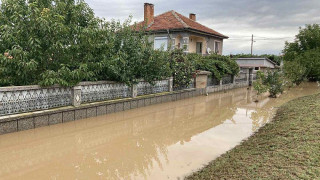 След водния ад в селата, продължава борбата с последствията