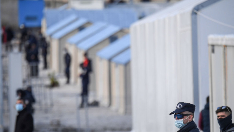 Гърция се опитва да овладее мигарнтския натиск | StandartNews.com