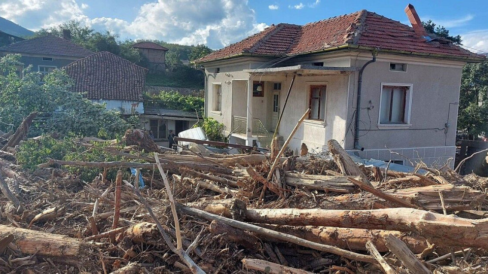 Остава тежко положението в наводнените села в карловско | StandartNews.com