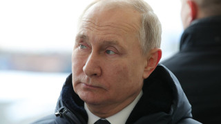 Путин надзирава чужди военни, раздава заповеди на генералите