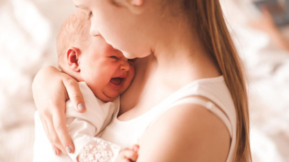 Учени установиха как най-ефикасно се успокоява плачещо бебе | StandartNews.com