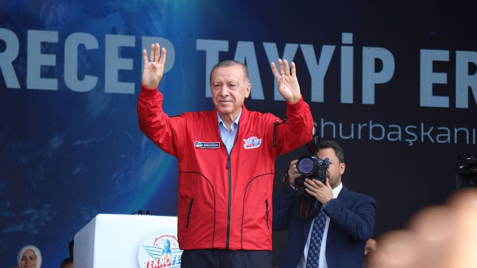Стотици хиляди благодарят на Ердоган. Какво стори турският президент | StandartNews.com