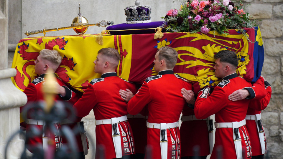 Рекорд! Колко хора гледаха погребението на Елизабет II | StandartNews.com