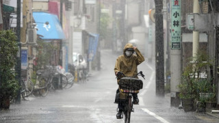 Страшен тайфун взе жертви и рани стотици