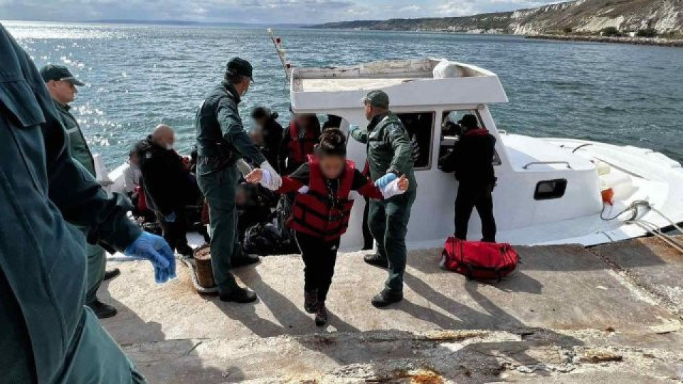Драма в Черно море, спасиха мигранти на косъм | StandartNews.com