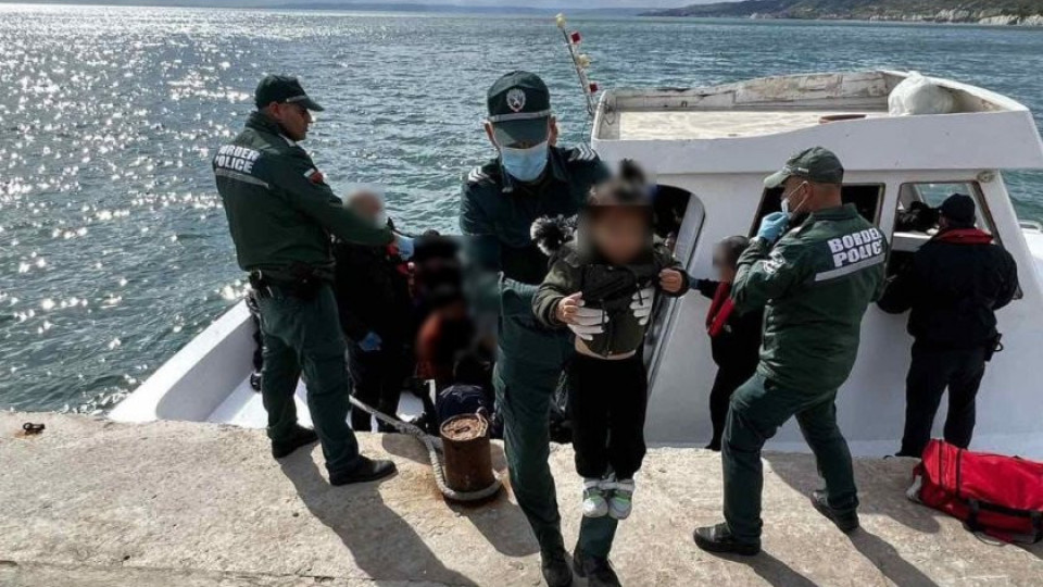Има задържан за лодката с мигранти, край Шабла | StandartNews.com