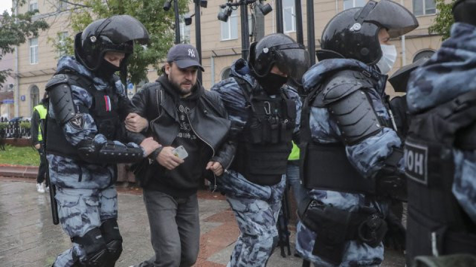 Екшън в Русия, колко арестуваха | StandartNews.com