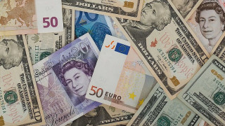 Еврото и паундът се сринаха. Защо доларът поскъпва?