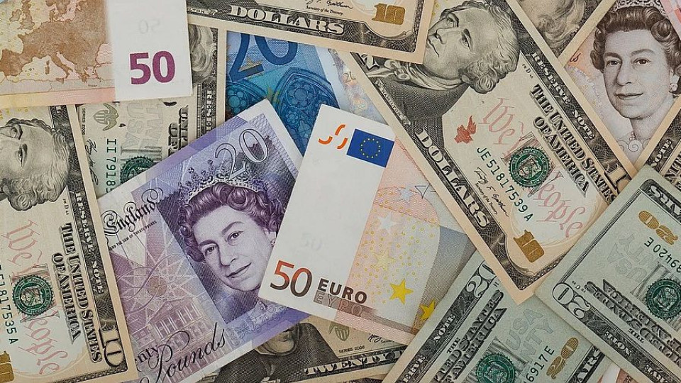 Еврото и паундът се сринаха. Защо доларът поскъпва? | StandartNews.com
