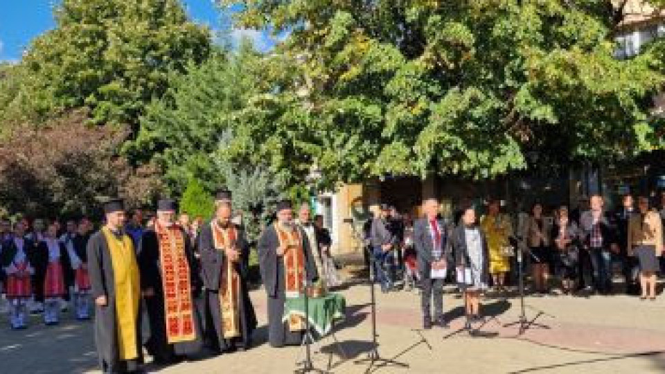 Казанлък тържествено отбеляза 114 години Независима България | StandartNews.com