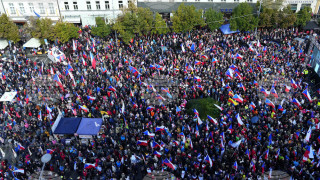 Хиляди на протест в Чехия. Ето какви са исканията им