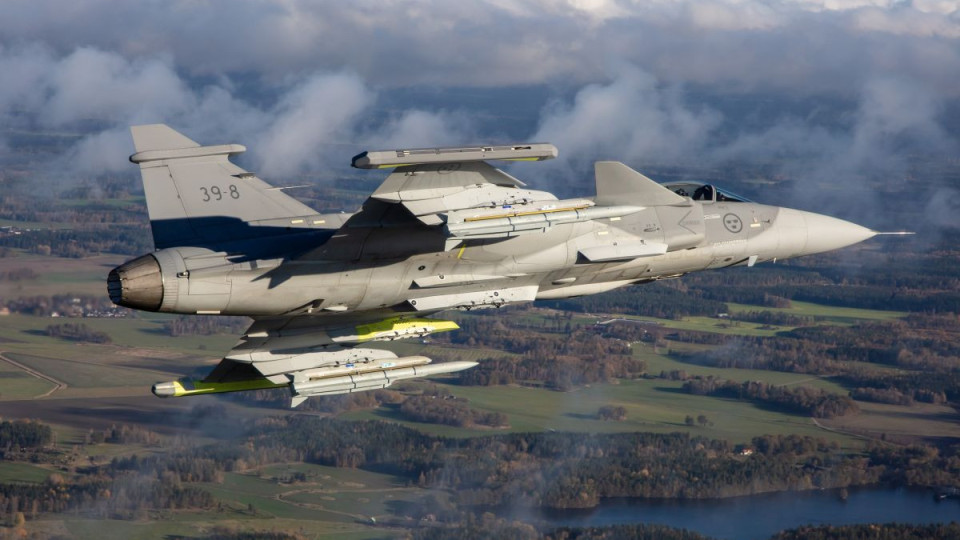 Грипен или F-16 - от какво имаме нужда? Коментира военен експерт | StandartNews.com