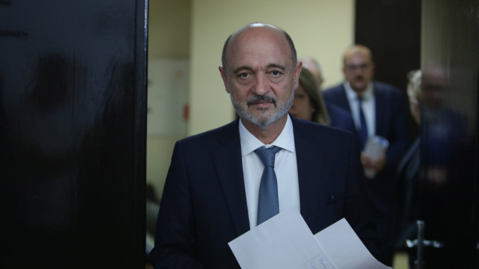 Министър с атака по кабинета "Петков". Каква пиар акция спретнали | StandartNews.com