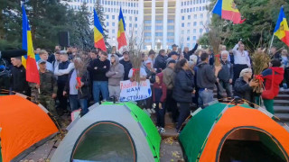 С тенджери и тигани молдовците протестираха в Кишинев