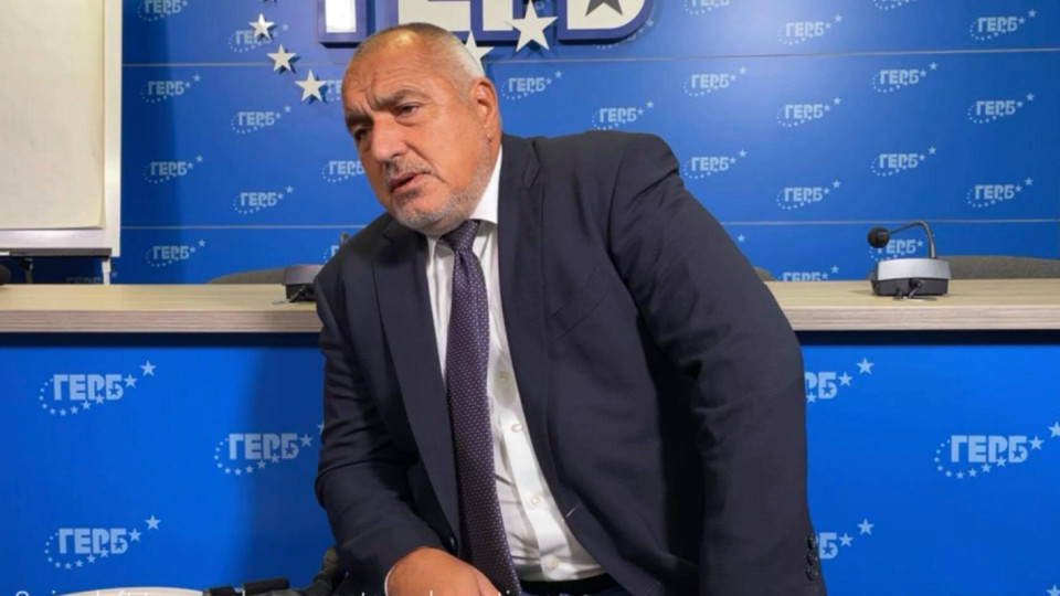 Ето какво направи Борисов по време на драмата в парламента | StandartNews.com
