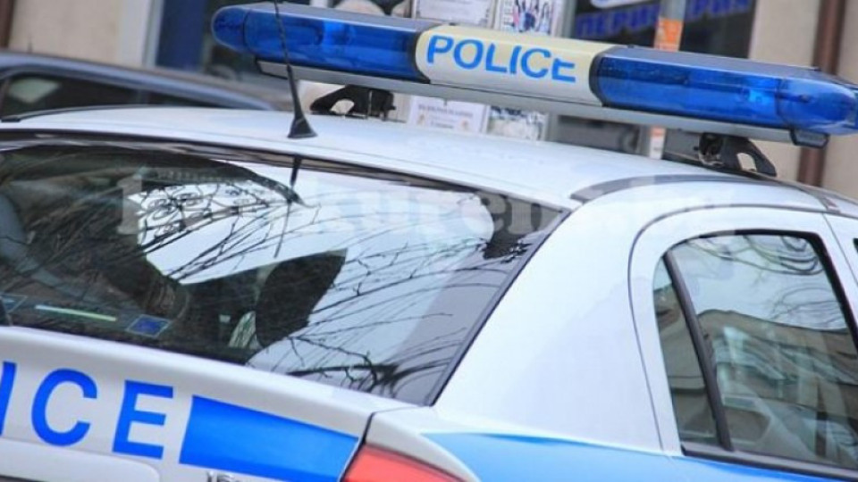 Гонка във Велико Търново. Полицаи хванаха кола с мигранти | StandartNews.com