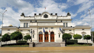 Открива се новото Народно събрание, депутатите полагат клетва
