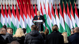 Орбан избяга от Будапеща на национален празник. Причината