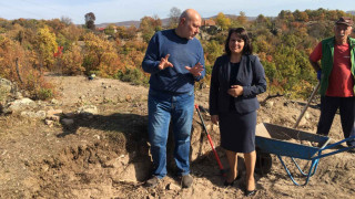 Проф. Николай Овчаров с удар на Татул. Древни визитки