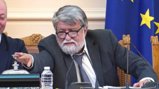 Вежди Рашидов уважи Димитровден от трибуната на парламента