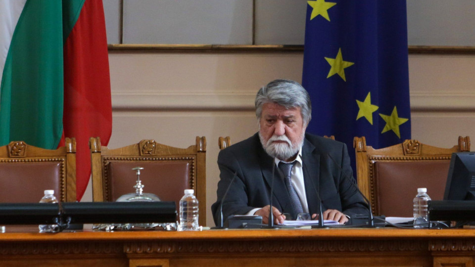 Скандал в парламента! С обиди искат оставката на Вежди Рашидов | StandartNews.com