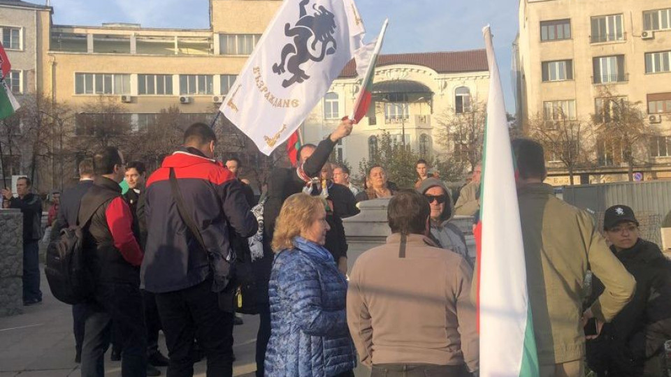 Хората на Костадинов се събират пред парламента, има ли напрежение | StandartNews.com