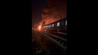Гори влак по пътя София - Варна! Горещи новини от очевидци