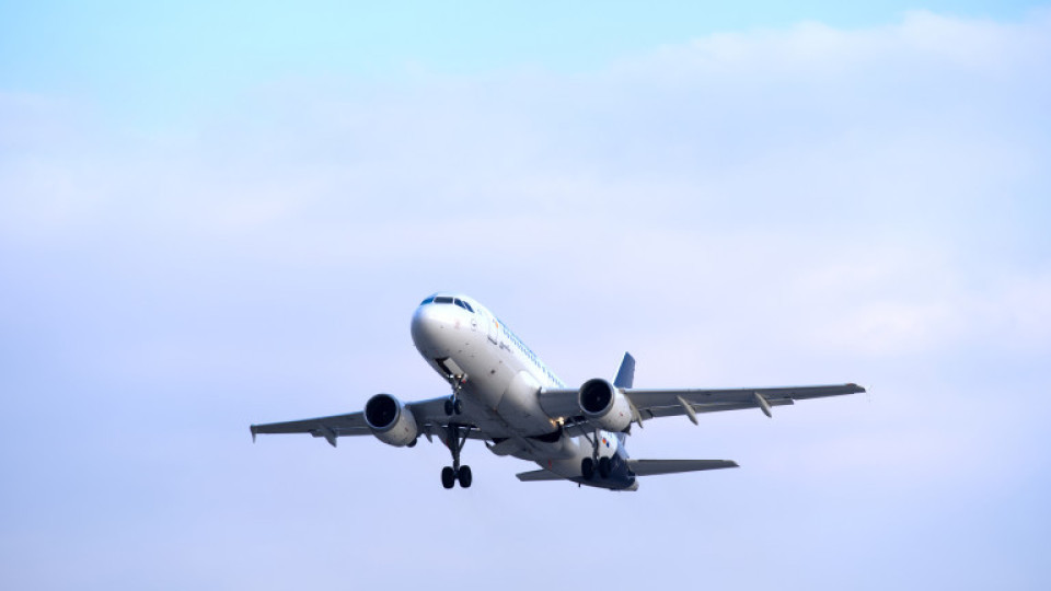 Шок! Самолет катастрофира при излитане, колко загинаха | StandartNews.com