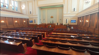 Парламентът май писа днешния ден дъждовен