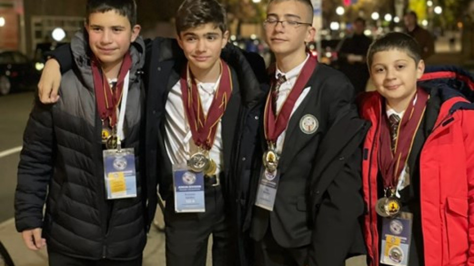 Гордост! Наши деца обраха златните медали на състезание в Йейл | StandartNews.com