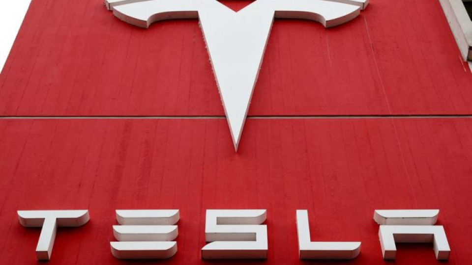 Tesla изтегля 321 000 електромобила в САЩ заради проблеми със задните светлини | StandartNews.com