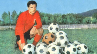 Македонците си присвоиха легендарен български футболист